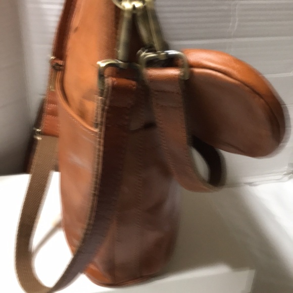 Berliner Sofia leather crossbody bag with 2 outside slip pockets and pouch. NWOT - Picture 4 of 14